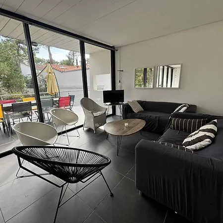 Spacieuse Pour 10 Personnes Avec Wifi Dans Le Quartier De La Griere - Fr-1-194-317 펜션 *